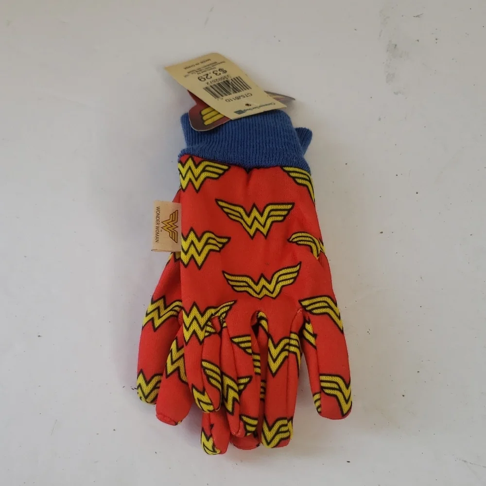 Wonder Woman Gloves NWT Children's